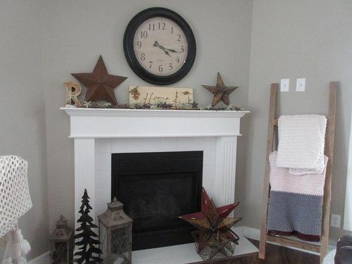 2544 Corkle Street, Merritt, BC - Indoor Photo Showing Living Room With Fireplace
