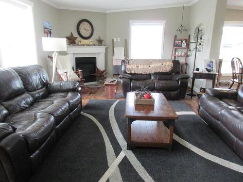 2544 Corkle Street, Merritt, BC - Indoor Photo Showing Living Room With Fireplace