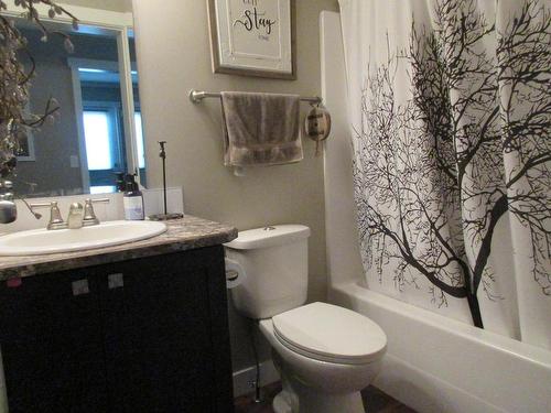 2544 Corkle Street, Merritt, BC - Indoor Photo Showing Bathroom