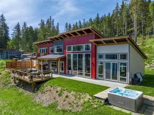 8156 Hwy #23 Highway, Revelstoke, BC - Outdoor With Exterior