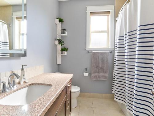 475 Swan Drive, Kelowna, BC - Indoor Photo Showing Bathroom