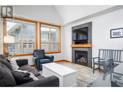 107 Village Centre Court Unit# 416, Vernon, BC - Indoor Photo Showing Living Room With Fireplace