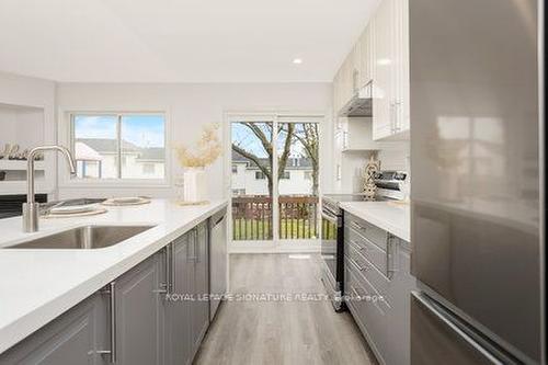 47 Stewart Maclaren Rd, Halton Hills, ON - Indoor Photo Showing Kitchen With Upgraded Kitchen