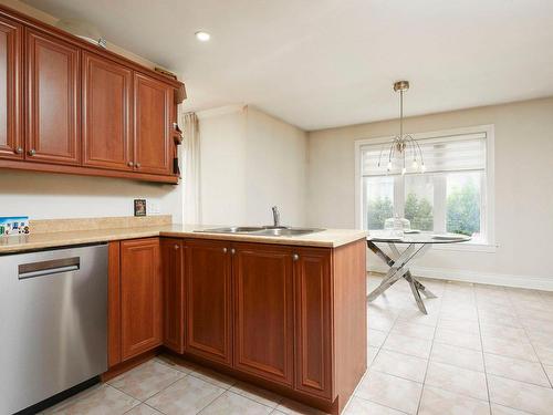 Cuisine - 1069 Rue Des Crocus, Laval (Sainte-Dorothée), QC - Indoor Photo Showing Kitchen With Double Sink