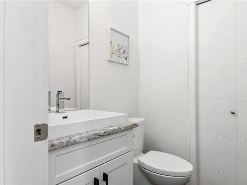 105-2077 20Th St, Courtenay, BC - Indoor Photo Showing Bathroom