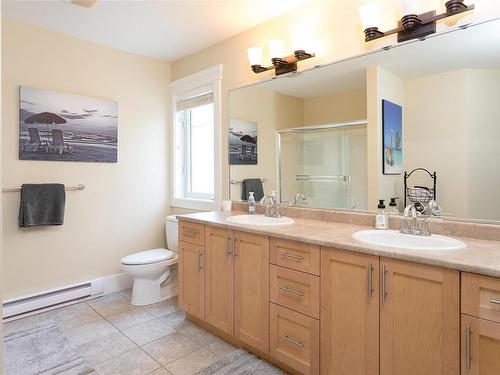 942 Arngask Ave, Langford, BC - Indoor Photo Showing Bathroom