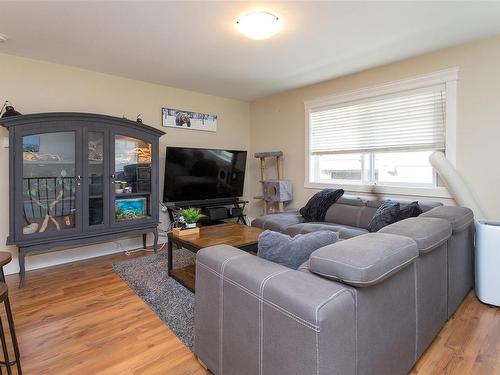 942 Arngask Ave, Langford, BC - Indoor Photo Showing Living Room