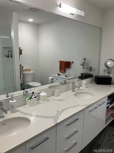 305-1311 Lakepoint Way, Langford, BC - Indoor Photo Showing Bathroom