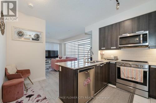 709 - 65 Watergarden Drive, Mississauga, ON - Indoor Photo Showing Kitchen With Upgraded Kitchen