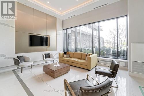 709 - 65 Watergarden Drive, Mississauga (Hurontario), ON - Indoor Photo Showing Living Room