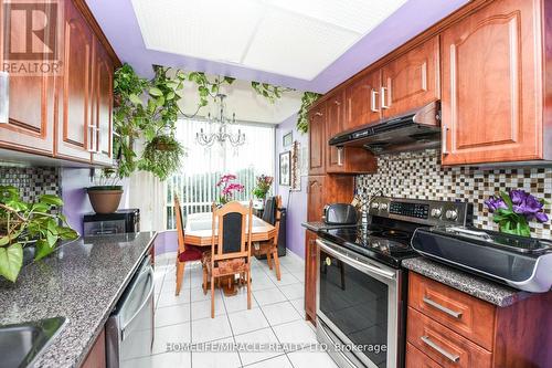 401 - 26 Hanover Road, Brampton, ON - Indoor Photo Showing Kitchen