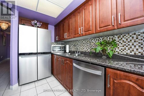 401 - 26 Hanover Road, Brampton, ON - Indoor Photo Showing Kitchen With Double Sink