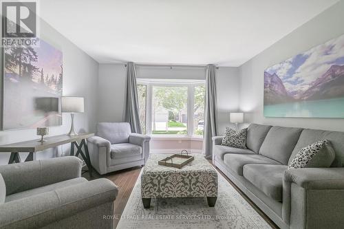 3053 Swansea Drive, Oakville, ON - Indoor Photo Showing Living Room