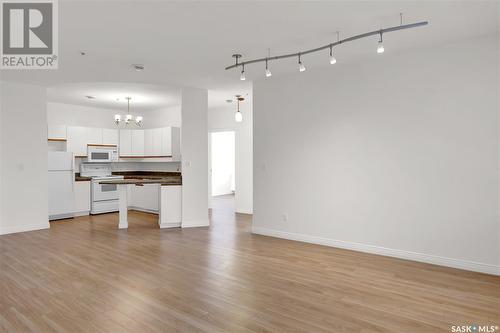 608 1867 Hamilton Street, Regina, SK - Indoor Photo Showing Kitchen