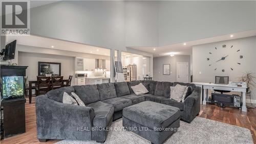 12 - 60 Dufferin Avenue, Brantford, ON - Indoor Photo Showing Living Room