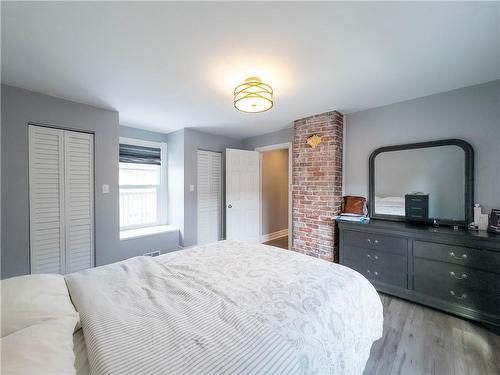 11 King Street W, Hamilton, ON - Indoor Photo Showing Bedroom