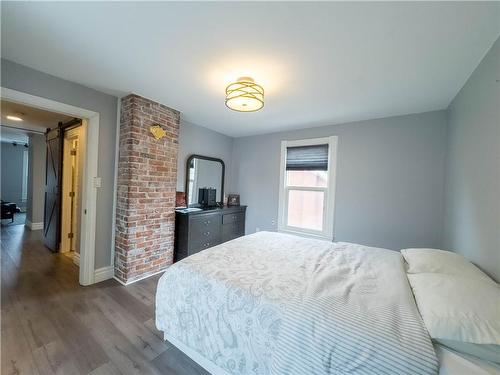 11 King Street W, Hamilton, ON - Indoor Photo Showing Bedroom