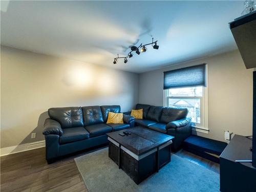 11 King Street W, Hamilton, ON - Indoor Photo Showing Living Room