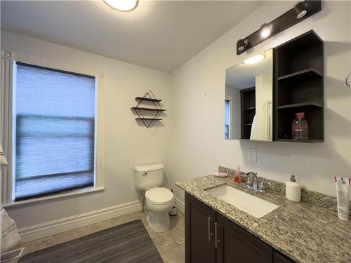 11 King Street W, Hamilton, ON - Indoor Photo Showing Bathroom