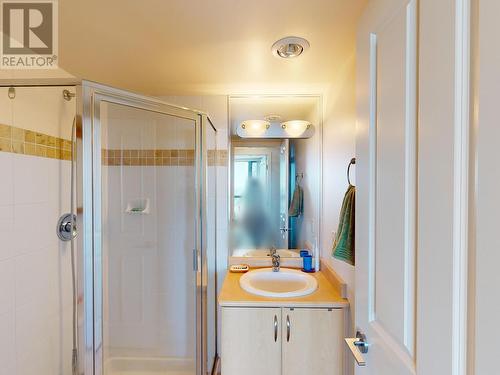 703 6659 Southoaks Crescent, Burnaby, BC - Indoor Photo Showing Bathroom