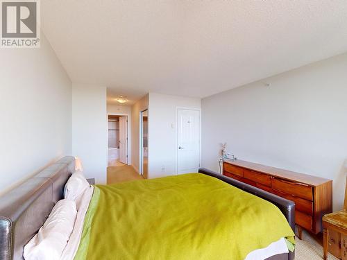 703 6659 Southoaks Crescent, Burnaby, BC - Indoor Photo Showing Bedroom
