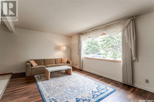 64 Willoughby Crescent, Regina, SK - Indoor Photo Showing Living Room