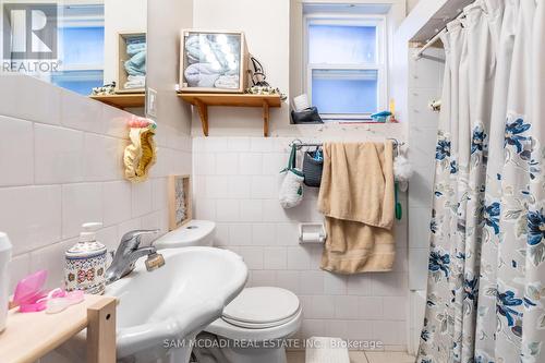 1552 Bathurst Street, Toronto, ON - Indoor Photo Showing Bathroom