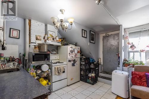 1552 Bathurst Street, Toronto, ON - Indoor Photo Showing Laundry Room