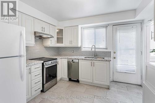 1074 Lawrence Avenue E, Toronto, ON - Indoor Photo Showing Kitchen With Upgraded Kitchen