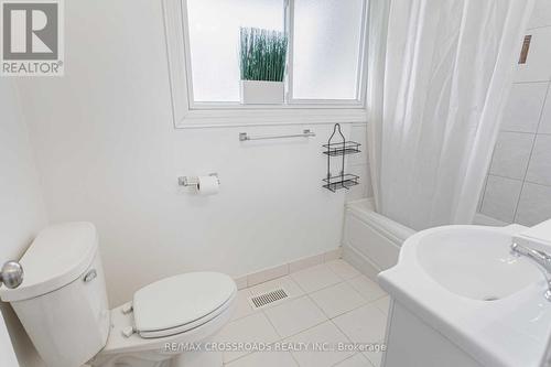 1074 Lawrence Avenue E, Toronto, ON - Indoor Photo Showing Bathroom