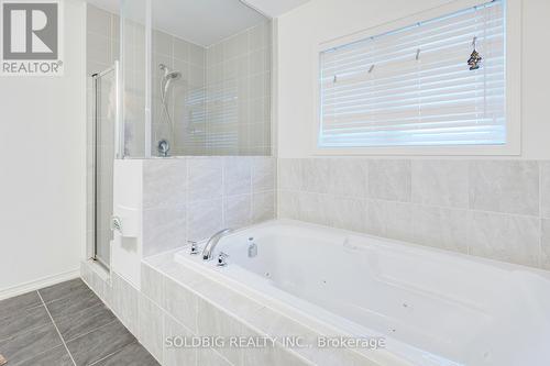 2425 Dress Circle Crescent, Oshawa, ON - Indoor Photo Showing Bathroom