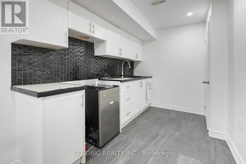 2425 Dress Circle Crescent, Oshawa, ON - Indoor Photo Showing Kitchen