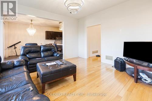 2425 Dress Circle Crescent, Oshawa (Windfields), ON - Indoor Photo Showing Living Room