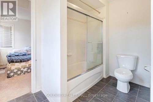 2425 Dress Circle Crescent, Oshawa, ON - Indoor Photo Showing Bathroom