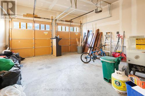 2425 Dress Circle Crescent, Oshawa, ON - Indoor Photo Showing Garage