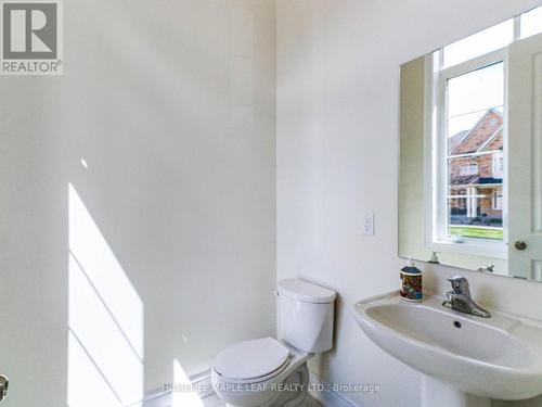 116 Weslock Crescent, Aurora, ON - Indoor Photo Showing Bathroom