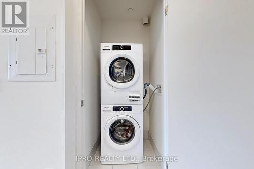 731 - 2 David Eyer Road N, Richmond Hill, ON - Indoor Photo Showing Laundry Room