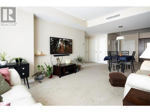 3843 Brown Road Unit# 2303, West Kelowna, BC - Indoor Photo Showing Living Room