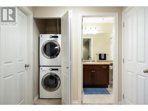 3843 Brown Road Unit# 2303, West Kelowna, BC - Indoor Photo Showing Laundry Room