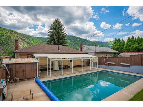 3171 Iris Crescent, Trail, BC - Outdoor With In Ground Pool