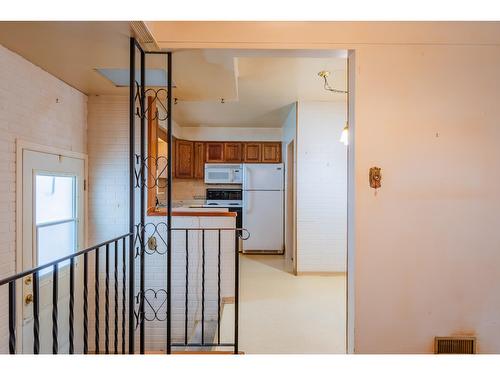 3171 Iris Crescent, Trail, BC - Indoor Photo Showing Kitchen