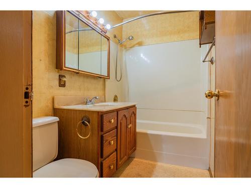 3171 Iris Crescent, Trail, BC - Indoor Photo Showing Bathroom