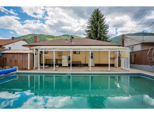 3171 Iris Crescent, Trail, BC - Outdoor With In Ground Pool