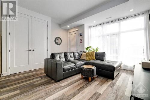 509 Gladstone Avenue Unit#4, Ottawa, ON - Indoor Photo Showing Living Room