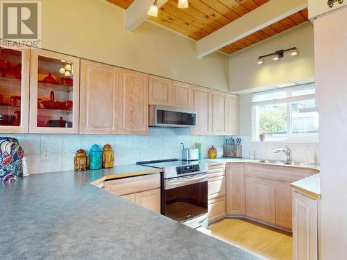 3828 Gordon Ave, Powell River, BC - Indoor Photo Showing Kitchen