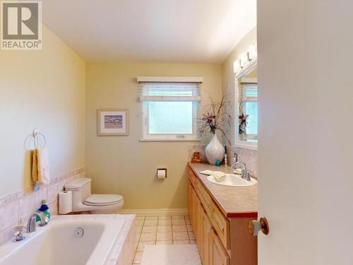 3828 Gordon Ave, Powell River, BC - Indoor Photo Showing Bathroom