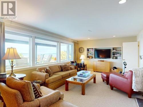 3828 Gordon Ave, Powell River, BC - Indoor Photo Showing Living Room