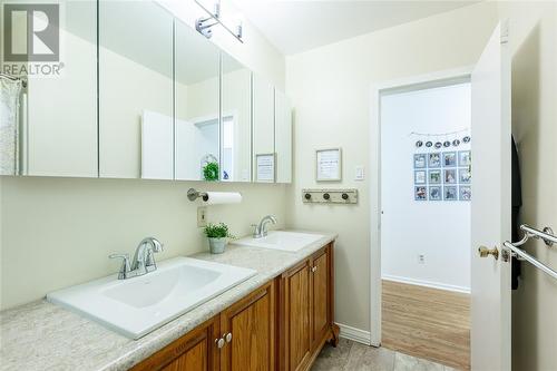 1080 Bel Aire Drive, Sarnia, ON - Indoor Photo Showing Bathroom