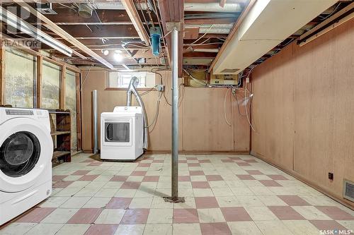 441 Leopold Crescent, Regina, SK - Indoor Photo Showing Laundry Room