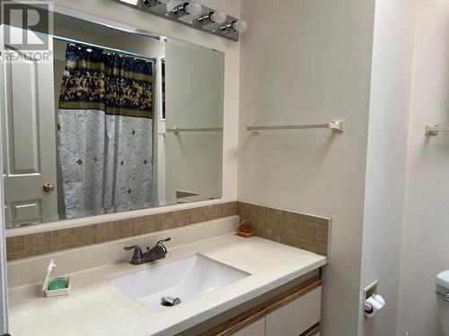102 1St Street, Vernon, BC - Indoor Photo Showing Bathroom